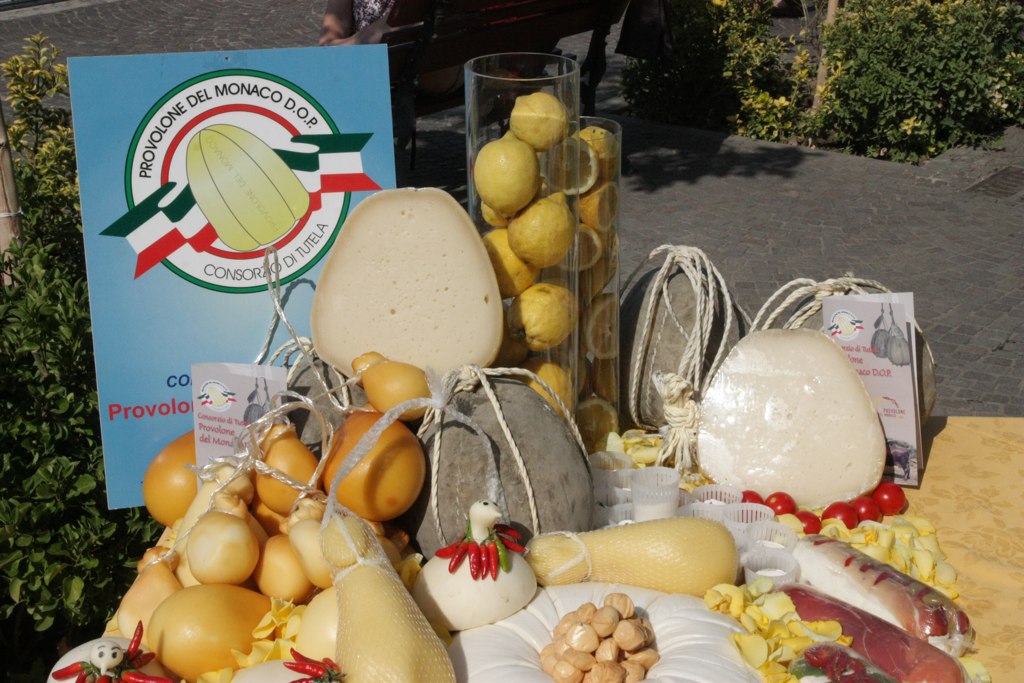 Du fromage… Italien bien sur!” Provolone del Monaco – Chiccawine